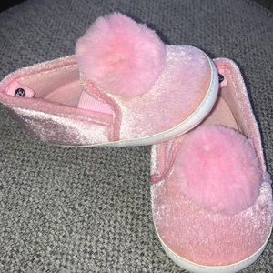 Super adorable 💕 baby girl shoes